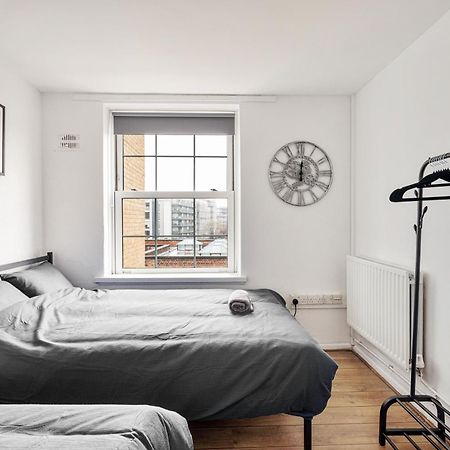 Sleek Shoreditch Hideout - 2 Bed Gem With Balcony In Central 런던 외부 사진