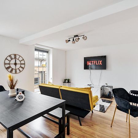 Sleek Shoreditch Hideout - 2 Bed Gem With Balcony In Central 런던 외부 사진