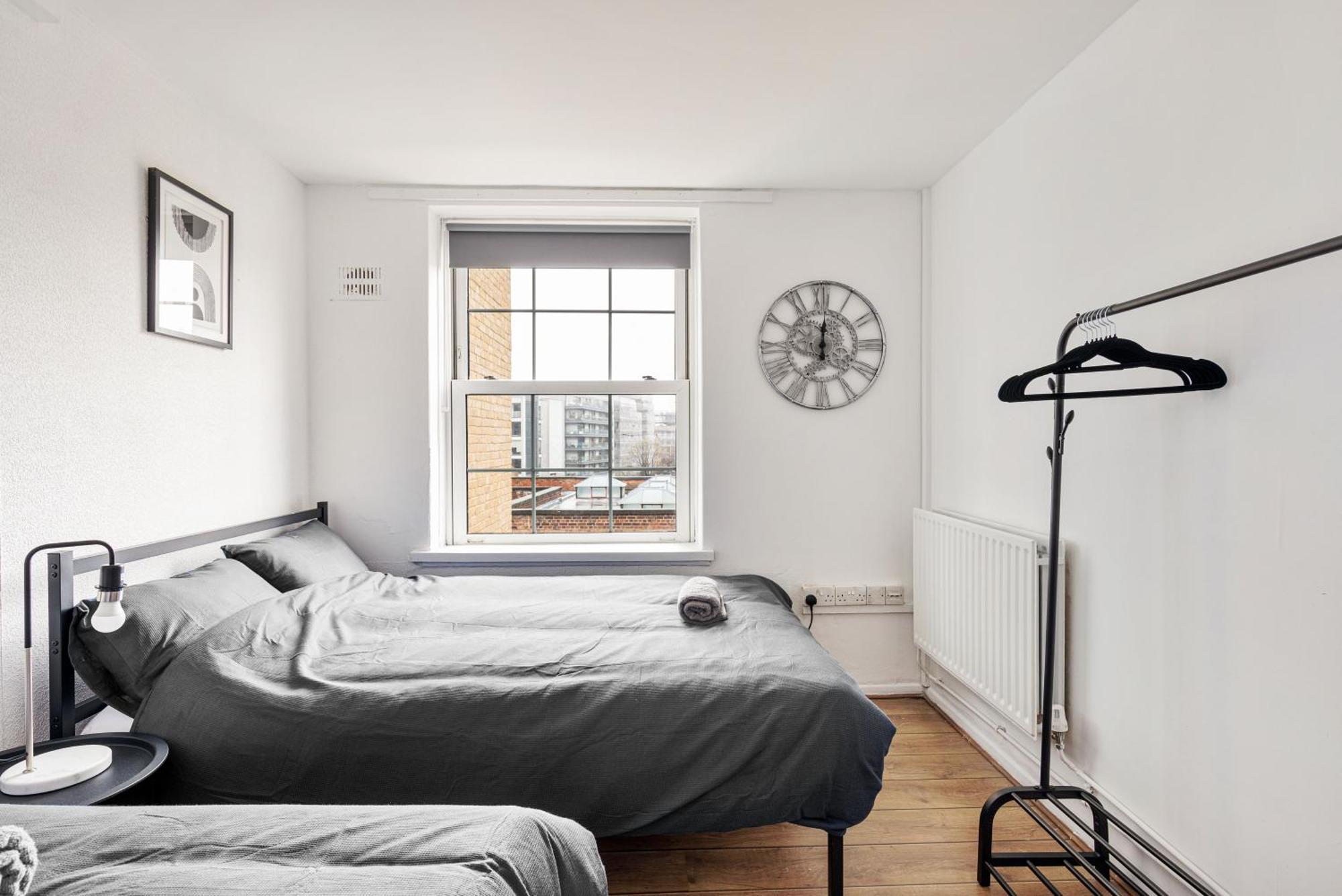 Sleek Shoreditch Hideout - 2 Bed Gem With Balcony In Central 런던 외부 사진