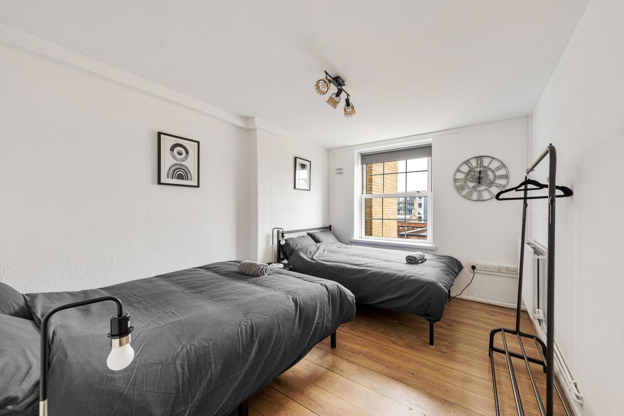 Sleek Shoreditch Hideout - 2 Bed Gem With Balcony In Central 런던 외부 사진