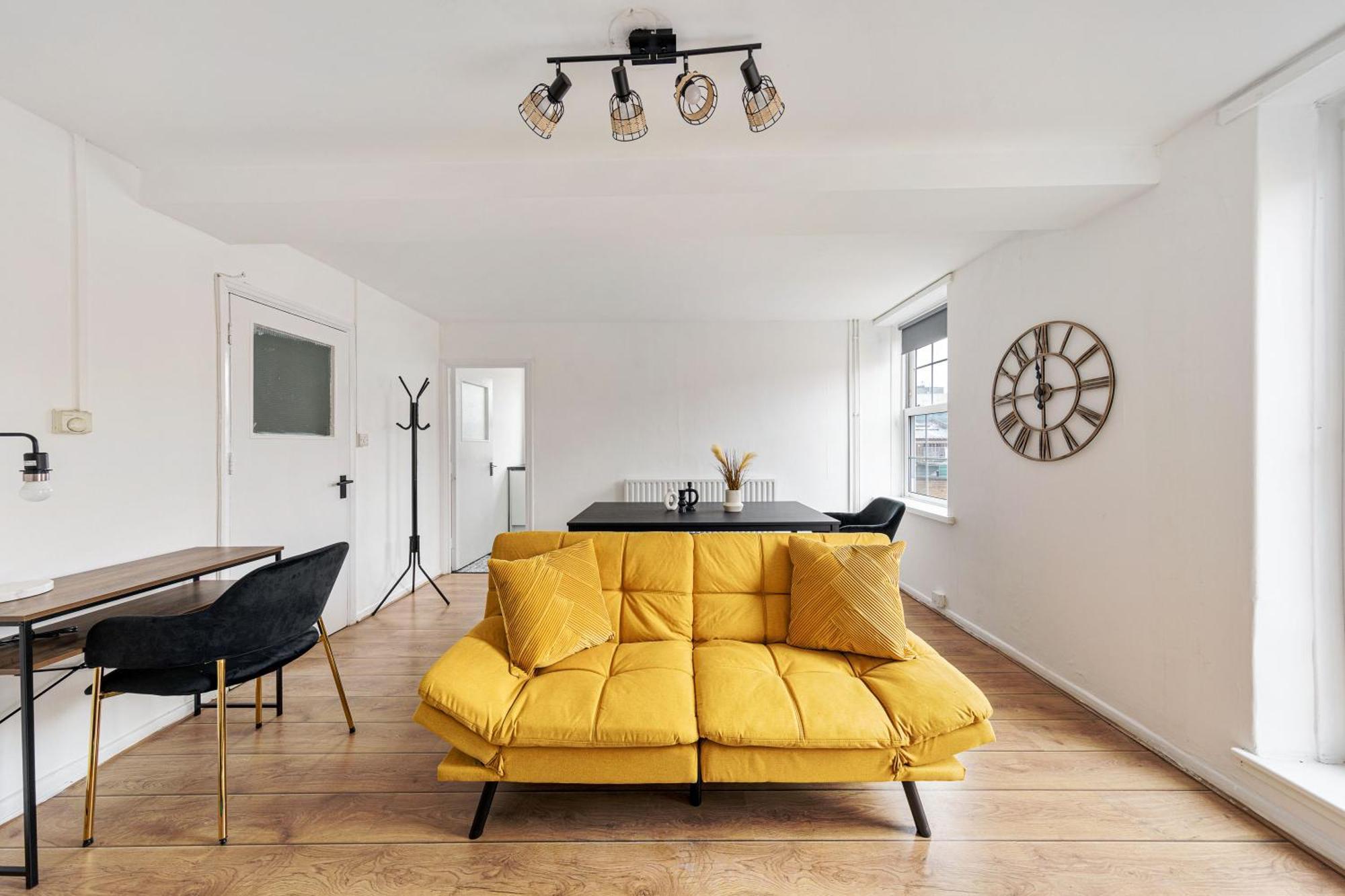 Sleek Shoreditch Hideout - 2 Bed Gem With Balcony In Central 런던 외부 사진