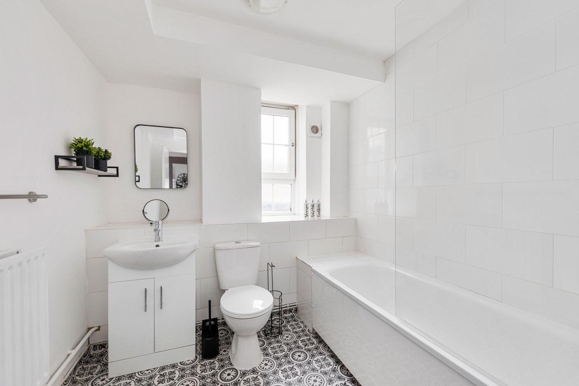Sleek Shoreditch Hideout - 2 Bed Gem With Balcony In Central 런던 외부 사진