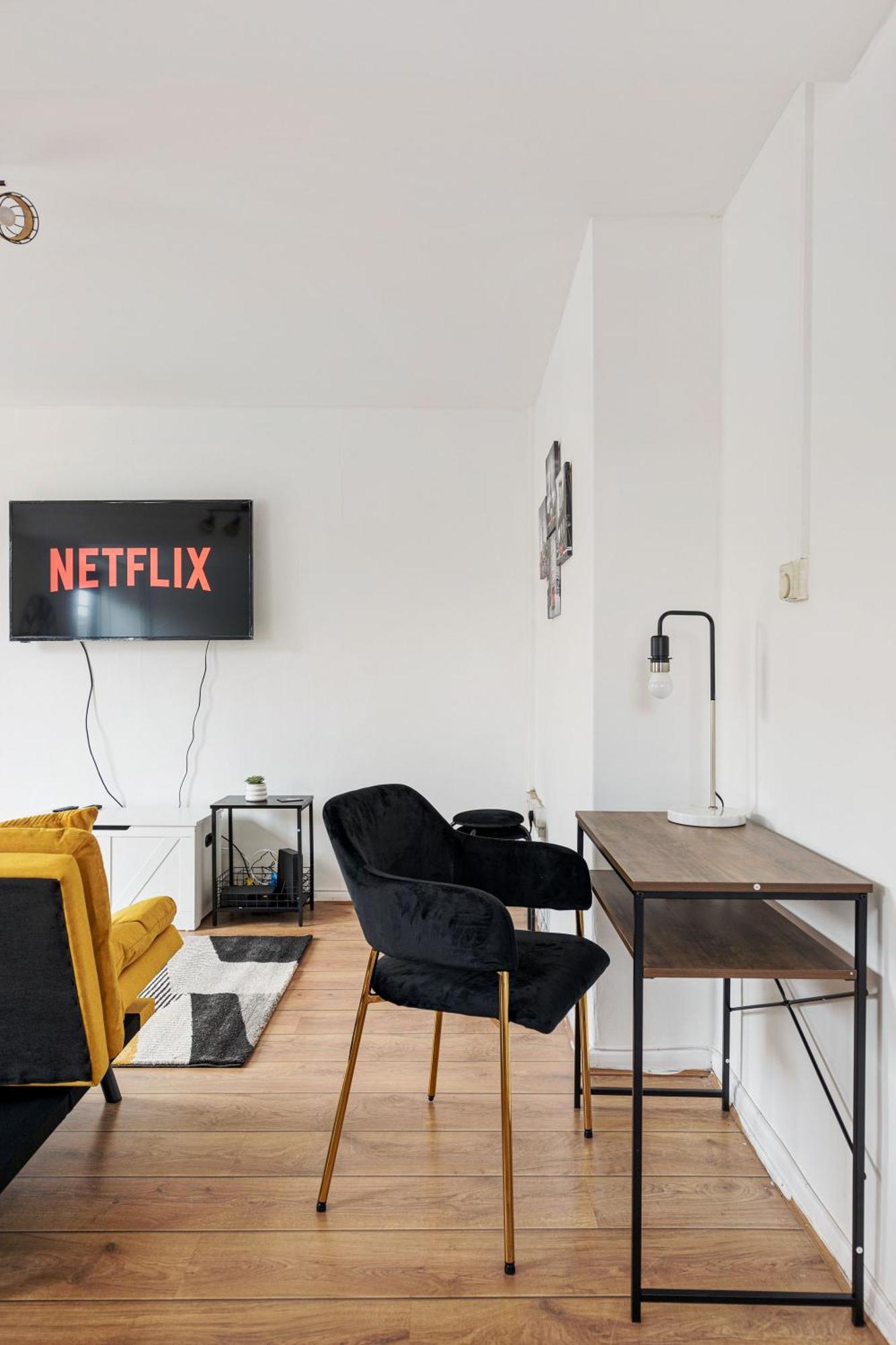 Sleek Shoreditch Hideout - 2 Bed Gem With Balcony In Central 런던 외부 사진